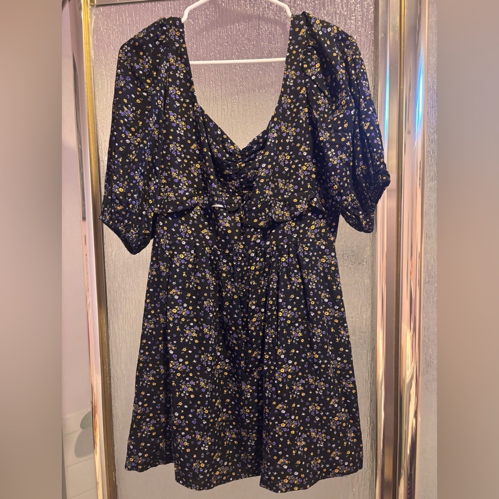 Forever 21 Floral Black Skater Dress with Puff Sleeves Size Jr.'s Large